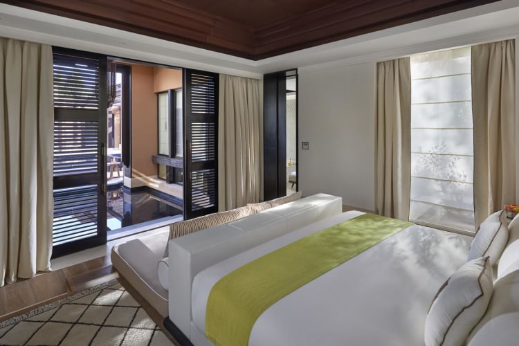 Room villa-mandarin-pool-bedroom-nws